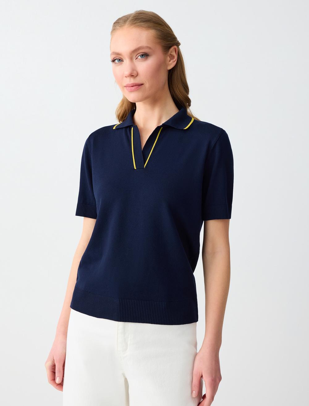 V Yaka Kısa Kollu Çizgi Detaylı Triko Bluz