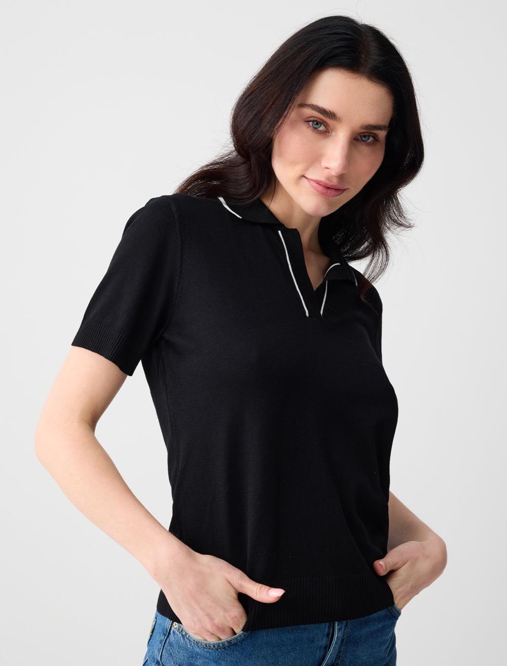 V Yaka Kısa Kollu Çizgi Detaylı Triko Bluz