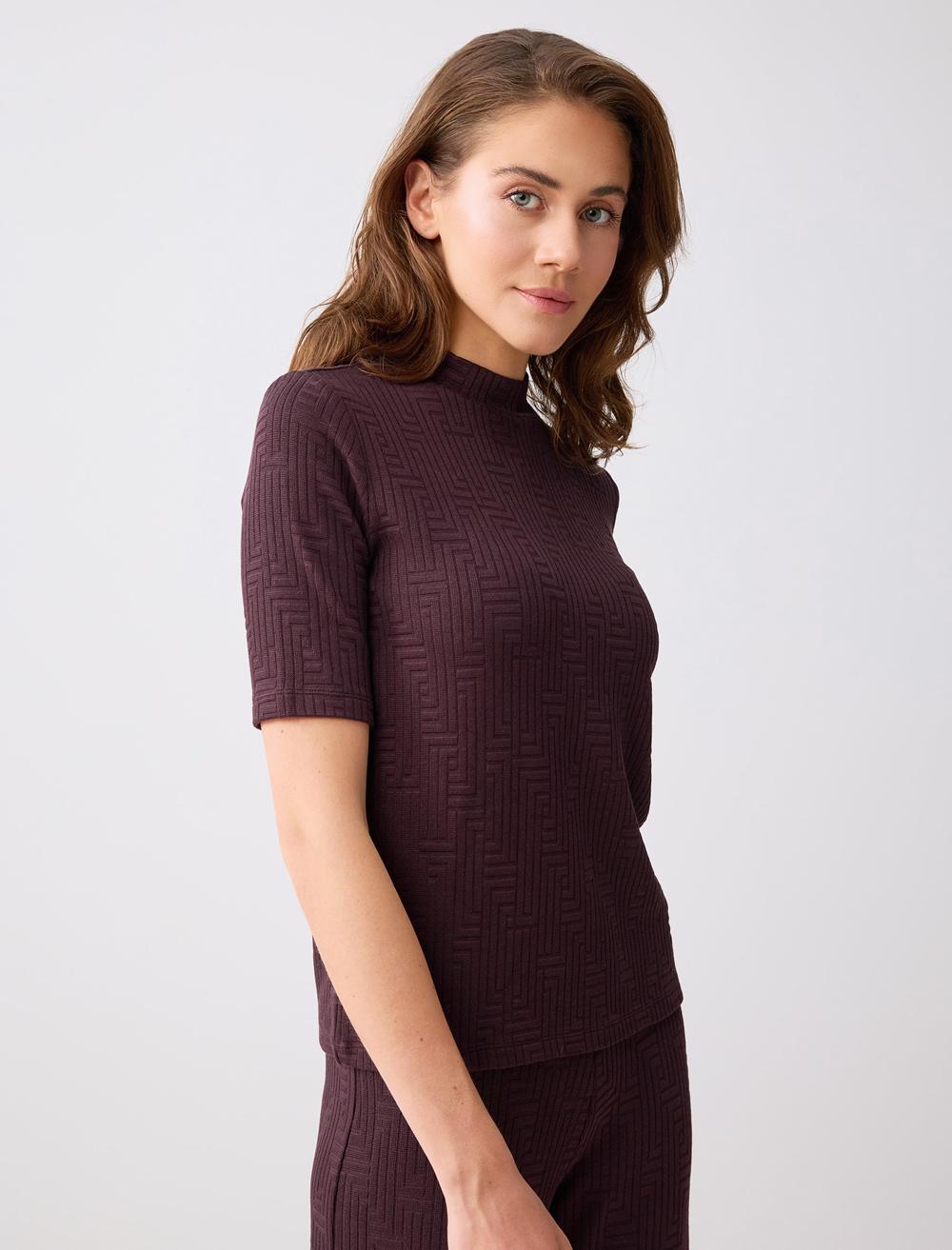 Yarım Balıkçı Yaka Kısa Kollu Desenli Örme Bluz