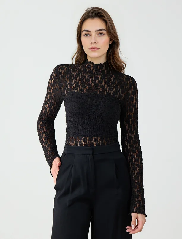 Women  Slim Fit Zero Neck Lace Knitted Blouse