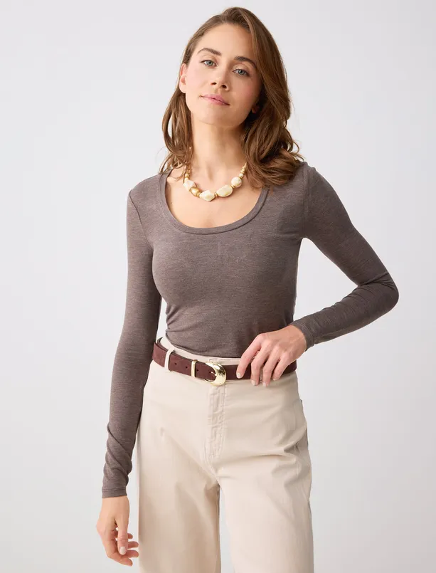 Women  U Neck Long Sleeve Straight Cut Knitted Blouse