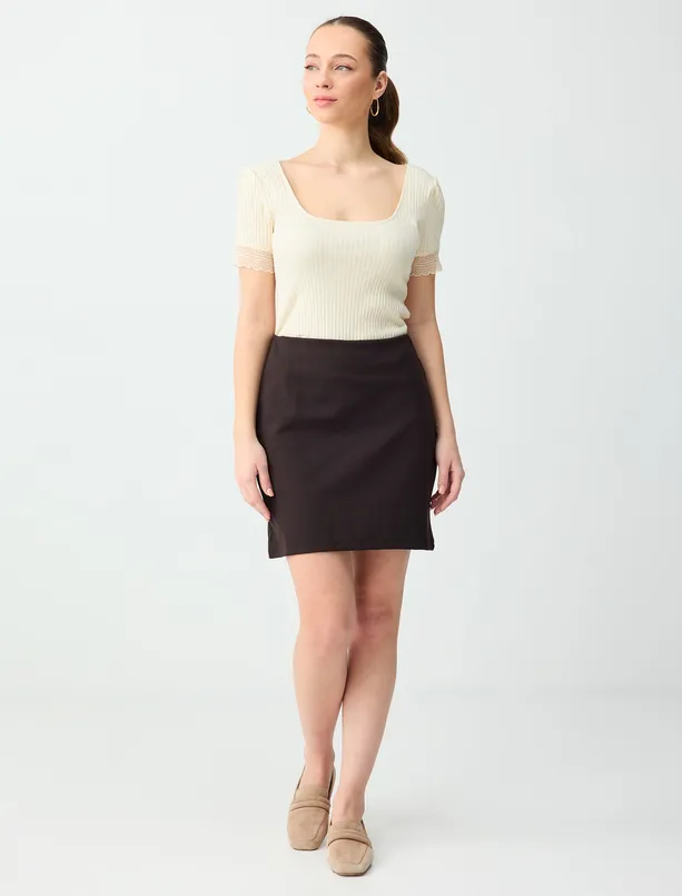 Bayan Beyaz Kısa Kollu U Yaka Dantel Detaylı Örme Bluz