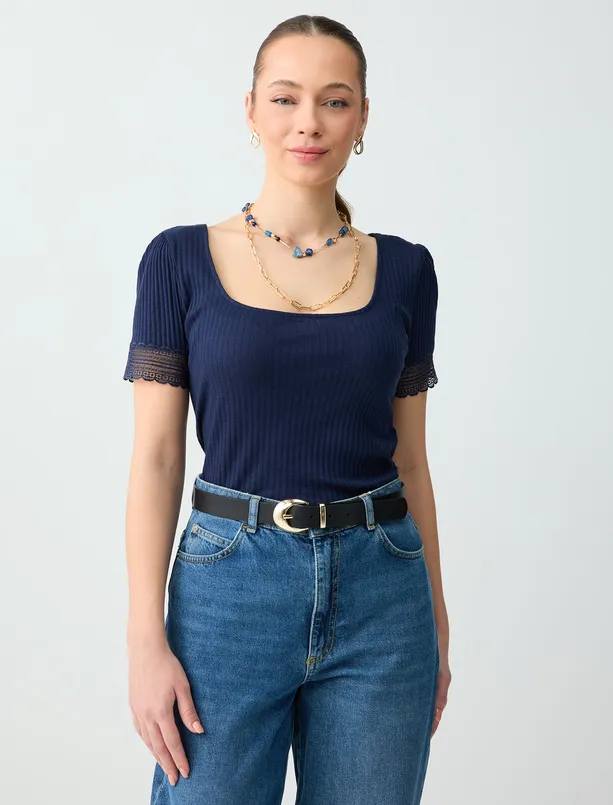 Bayan  Kısa Kollu U Yaka Dantel Detaylı Örme Bluz