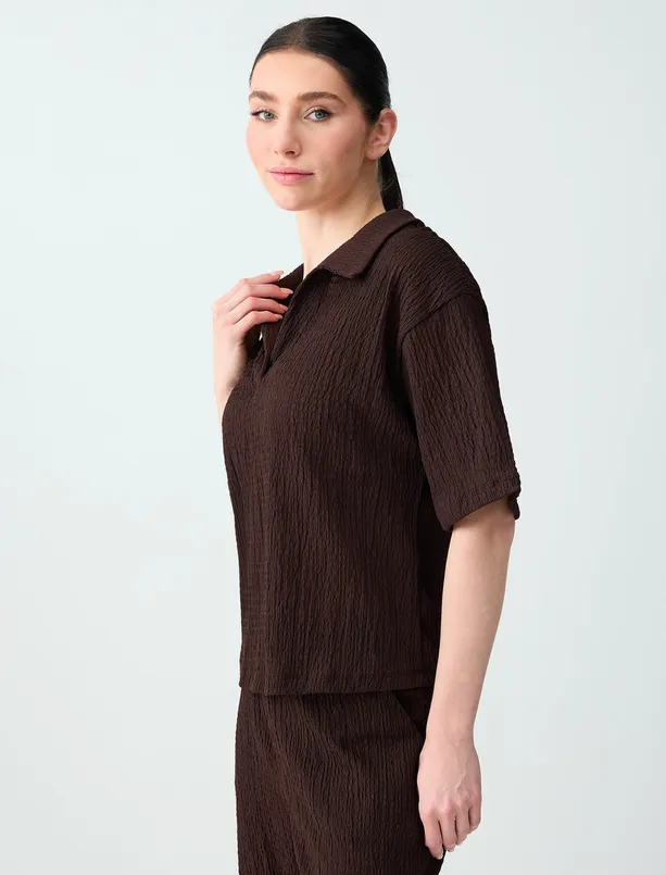 Bayan Kahverengi Rahat Kesim Kısa Kollu Polo Yaka Örme Bluz