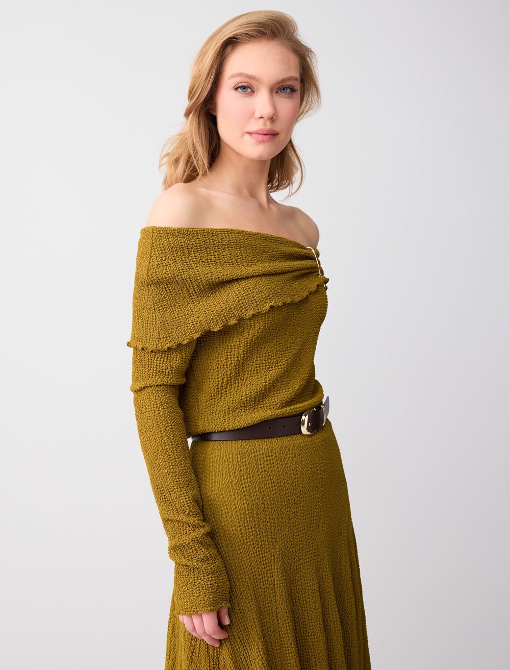 Dar Kesim Dökümlü Yaka Uzun Kollu Örme Bluz