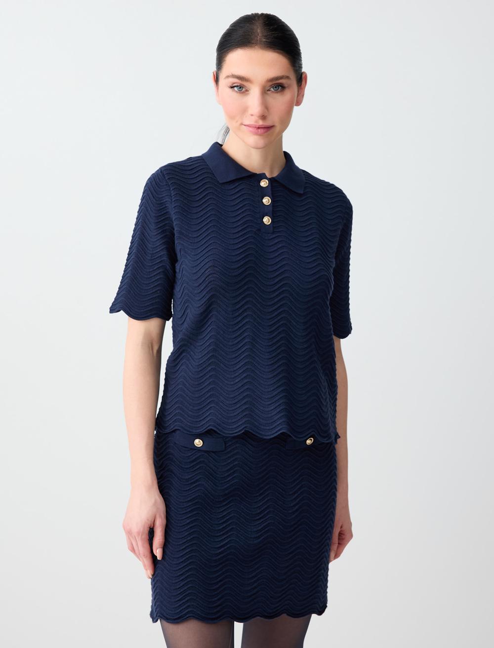 Polo Yaka Kısa Kollu Parlak Düğmeli Triko Bluz