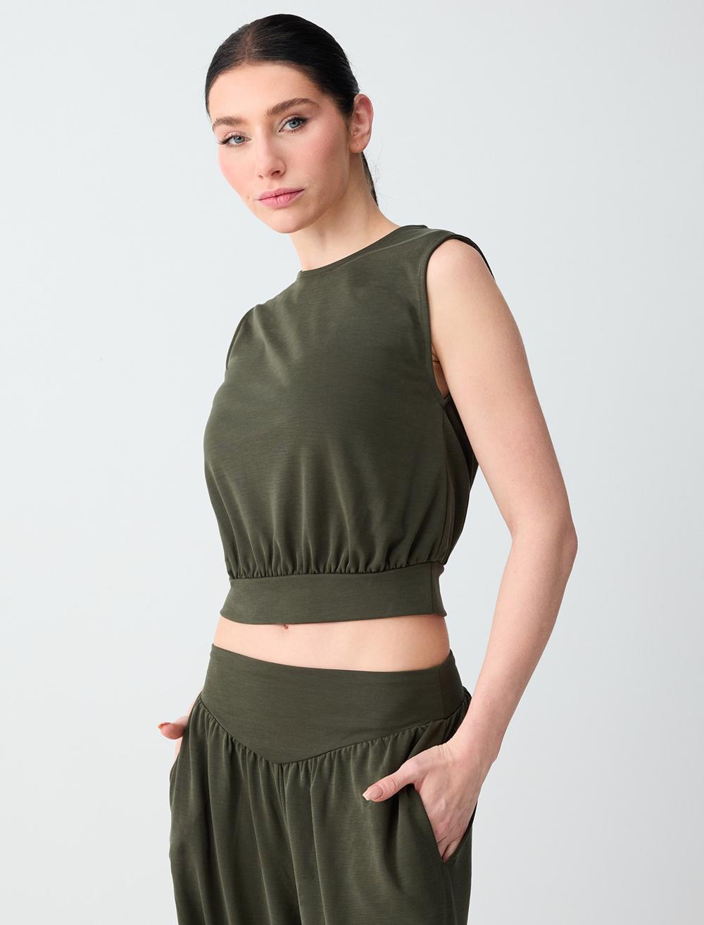 Yuvarlak Yaka Kolsuz Modal Örme Bluz