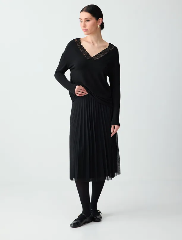 Bayan Siyah Rahat Kesim V Yaka Dantel Detaylı Örme Bluz