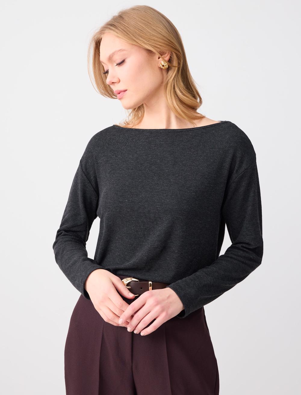 Kayık Yaka Uzun Kollu Yumuşak Dokulu Örme Bluz