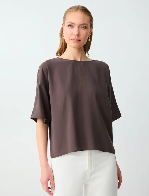 Bayan  Rahat Kesim Kısa Kollu Yuvarlak Yaka Dokuma Bluz