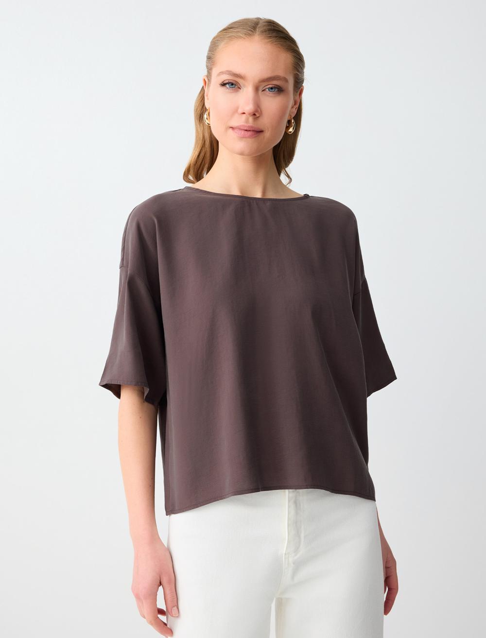 Rahat Kesim Kısa Kollu Yuvarlak Yaka Dokuma Bluz