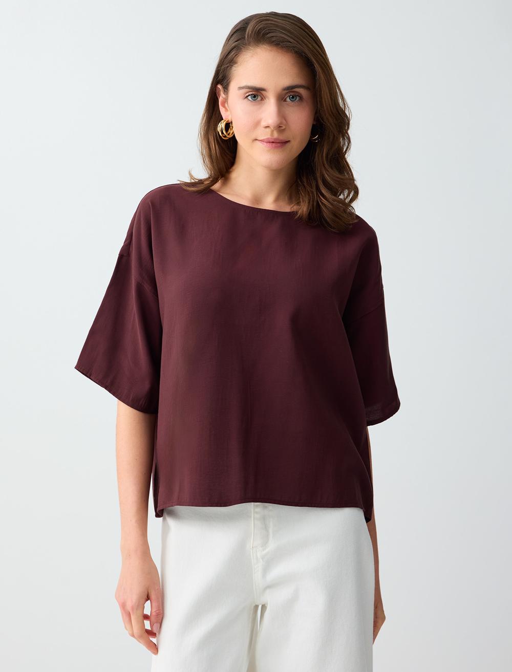 Rahat Kesim Kısa Kollu Yuvarlak Yaka Dokuma Bluz