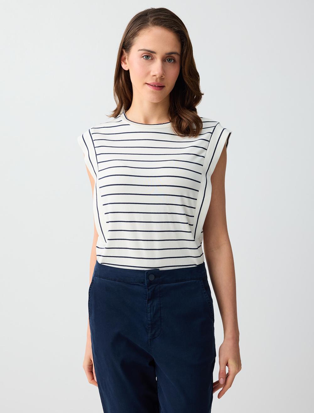 Çizgi Desenli Bisiklet Yaka Kolsuz Örme Bluz