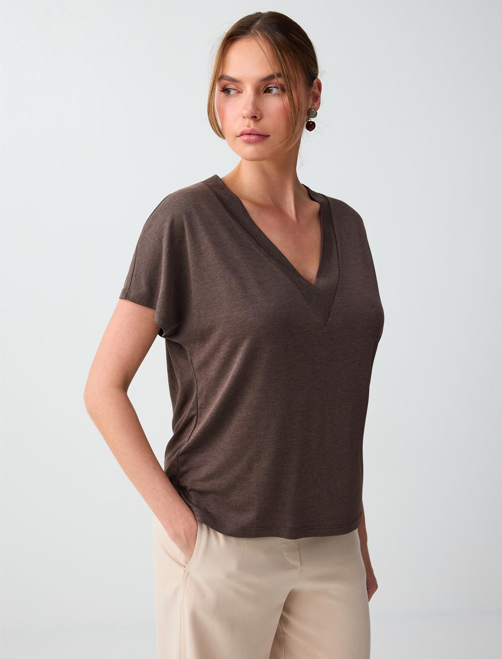 Düşük Omuz V Yaka Tişört