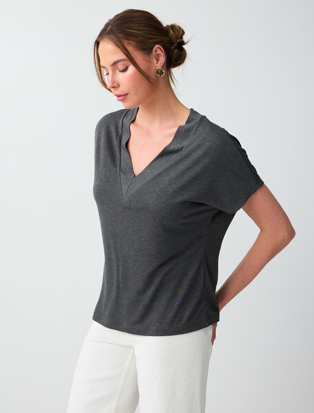 Düşük Omuz V Yaka Tişört