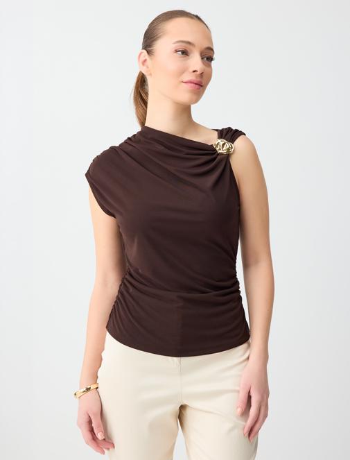 Kahverengi Asimetrik Yaka Düşük Omuz Dar Kesim Örme Bluz Kombini