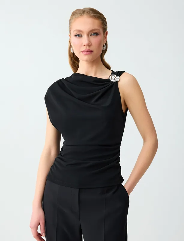 Bayan  Asimetrik Yaka Düşük Omuz Dar Kesim Örme Bluz