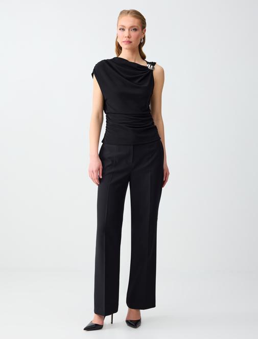 Asimetrik Yaka Düşük Omuz Dar Kesim Örme Bluz Kombini