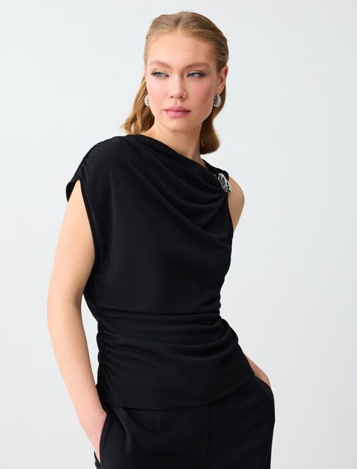 Asimetrik Yaka Düşük Omuz Dar Kesim Örme Bluz Kombini