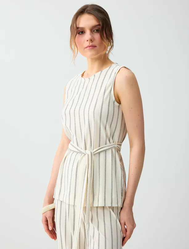 Bayan  Rahat Kesim Bisiklet Yaka Çizgili Kolsuz Örme Bluz