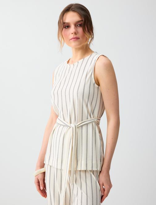 Relaxed Fit Crew-Neck Striped Sleeveless Knitted Blouse Combination