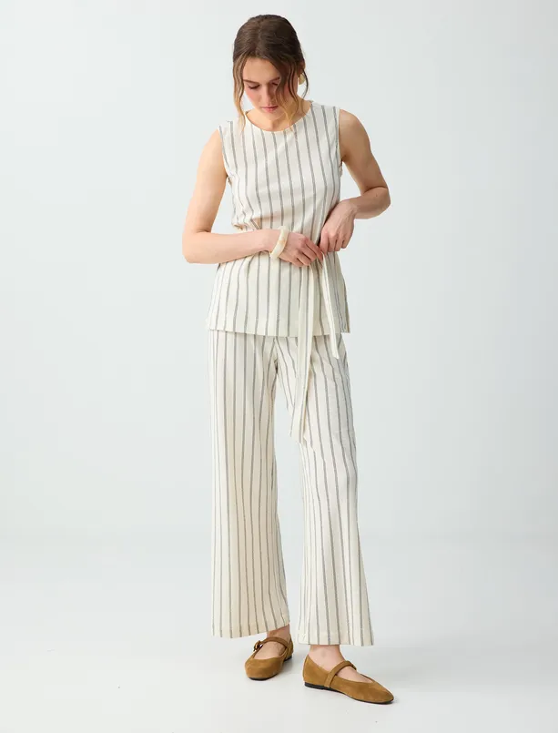 Bayan Ekru Rahat Kesim Bisiklet Yaka Çizgili Kolsuz Örme Bluz