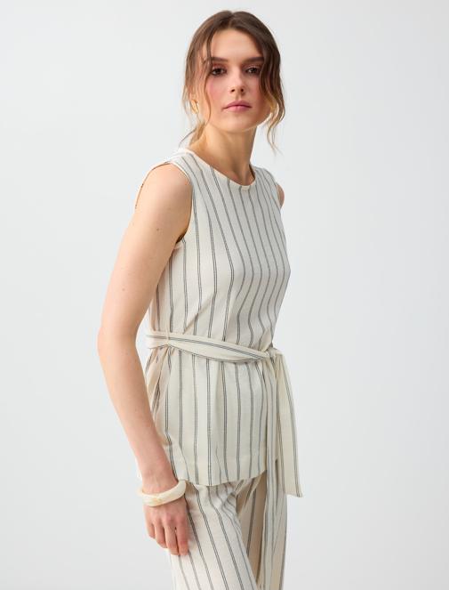 Relaxed Fit Crew-Neck Striped Sleeveless Knitted Blouse Combination