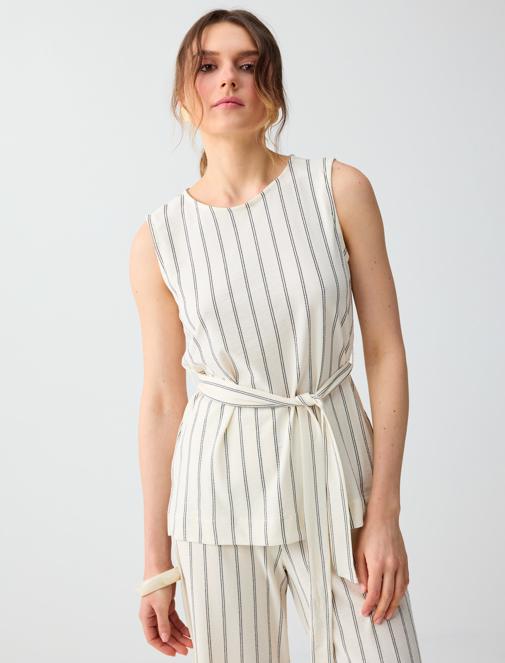 Relaxed Fit Crew-Neck Striped Sleeveless Knitted Blouse Combination