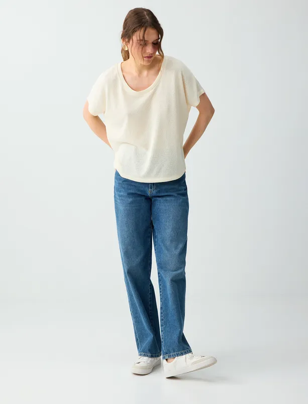 Bayan Beyaz U Yaka Kısa Kollu Düz Kesim Örme Bluz