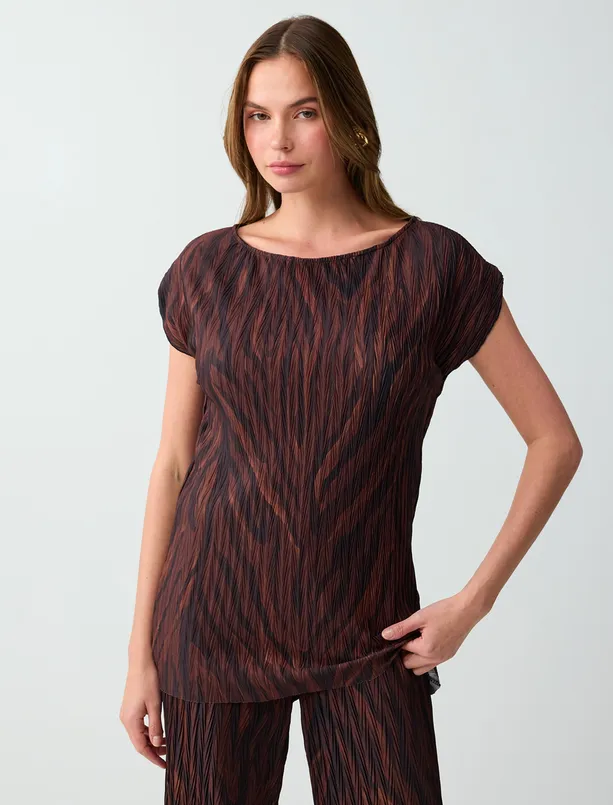 Bayan  Kayık Yaka Kısa Kollu Desenli Örme Bluz