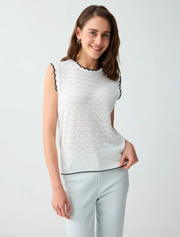 Bayan  Bisiklet Yaka Kolsuz Desenli Triko Bluz