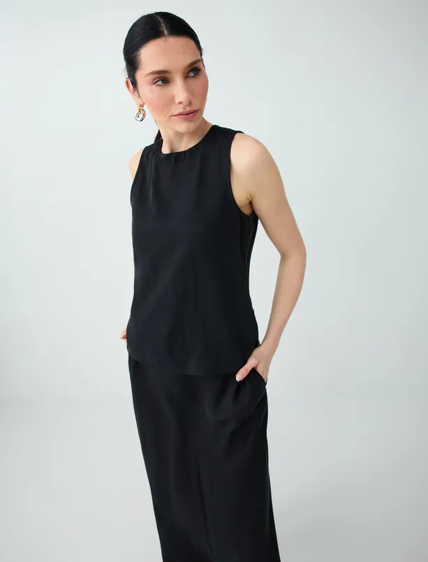 Women  Crew Neck Sleeveless Straight Cut Woven Blouse