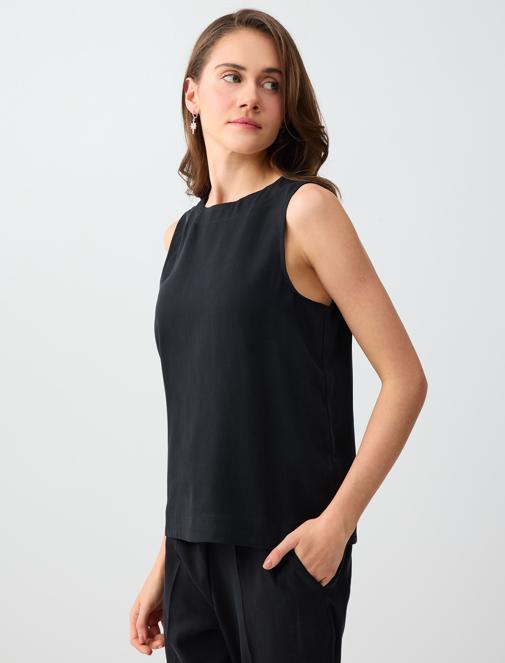 Bisiklet Yaka Kolsuz Düz Kesim Dokuma Bluz Kombini