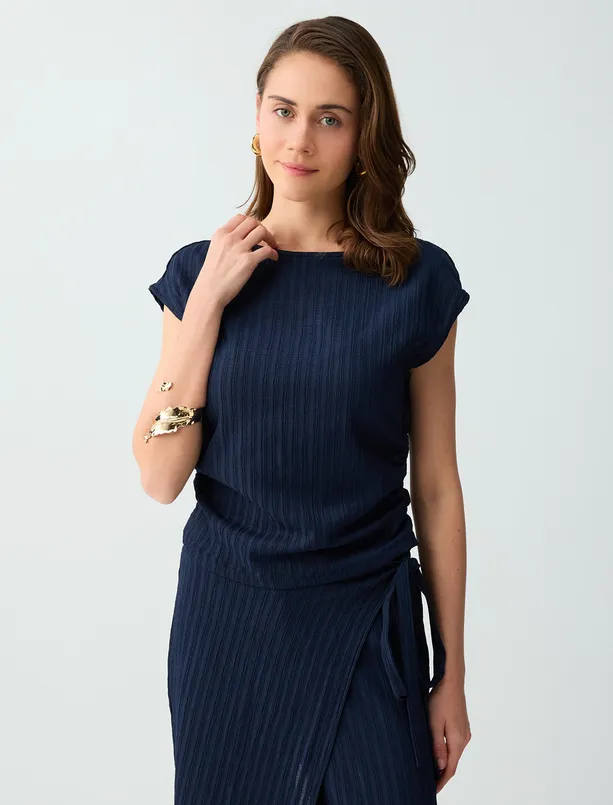 Bayan  Dar Kesim Kayık Yaka Kolsuz Çizgili Örme Bluz