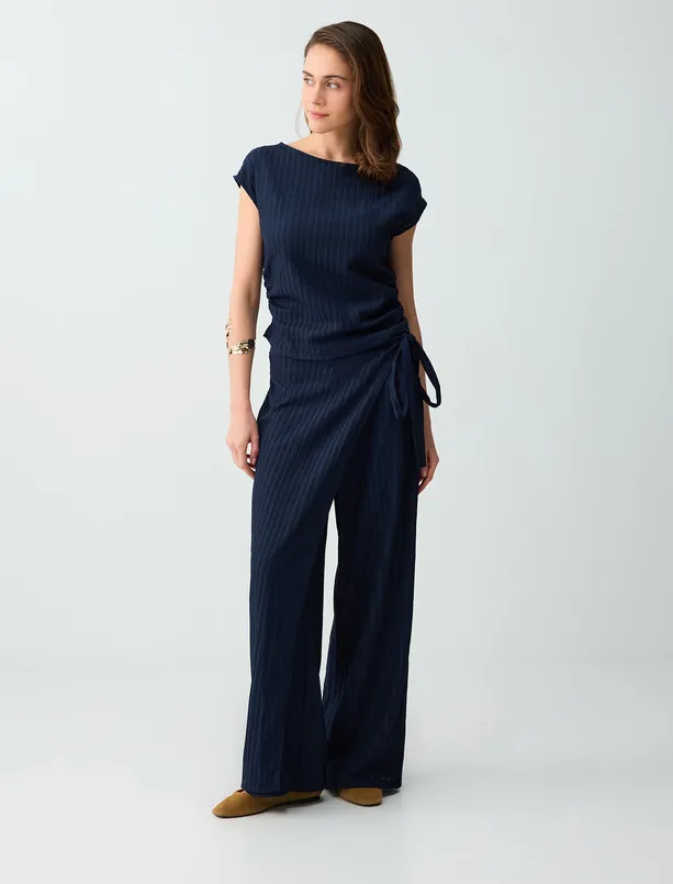 Bayan Lacivert Dar Kesim Kayık Yaka Kolsuz Çizgili Örme Bluz