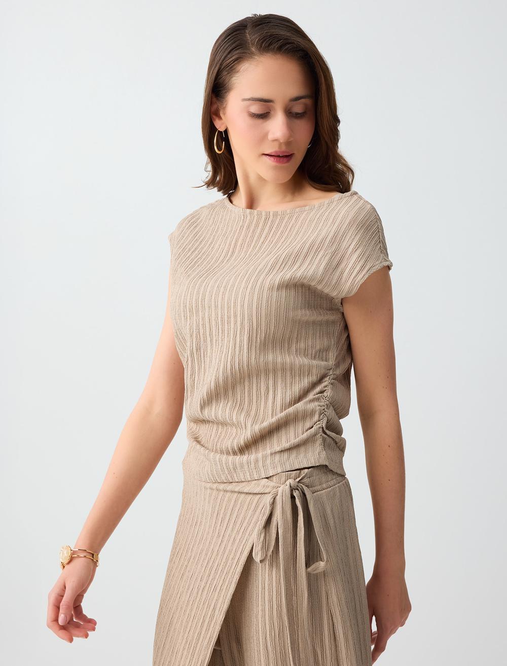 Dar Kesim Kayık Yaka Kolsuz Çizgili Örme Bluz