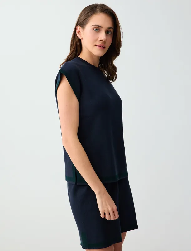 Bayan Lacivert Bisiklet Yaka Kolsuz Triko Bluz