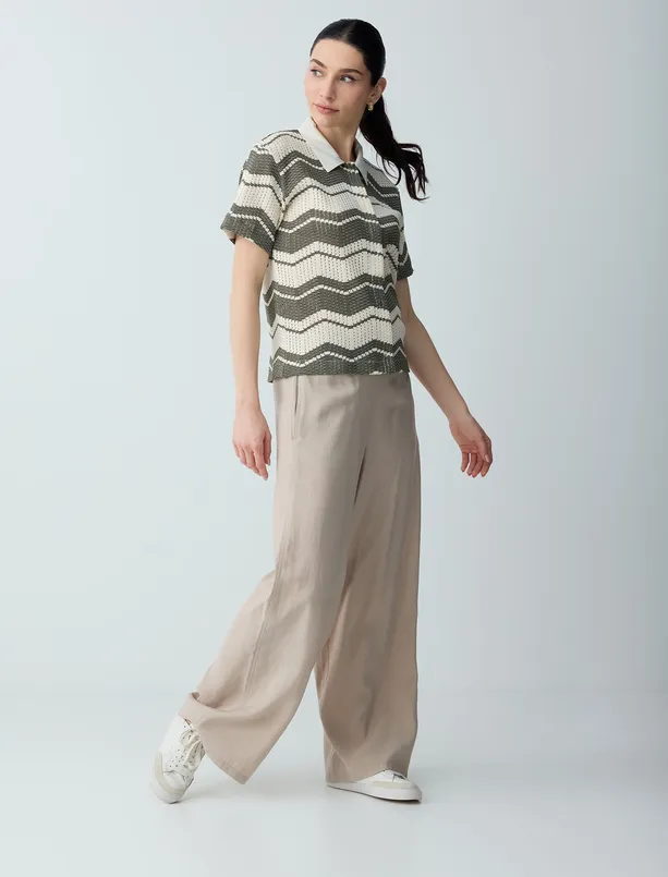 Bayan Beyaz Polo Yaka Kısa Kollu Çizgi Desenli Jakarlı Örme Bluz