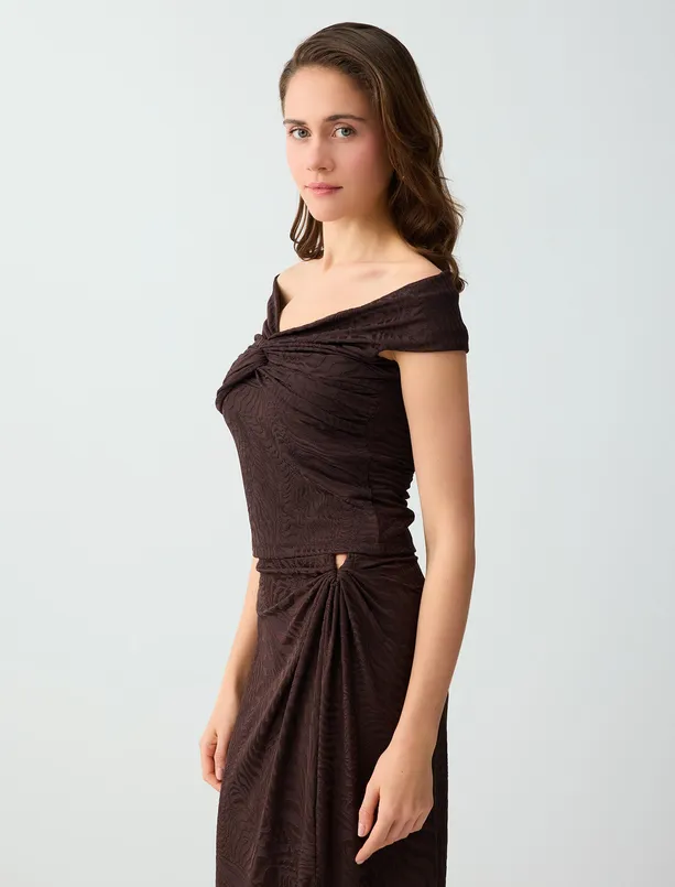 Bayan Kahverengi Düğümlü Yaka Düşük Omuz Dar Kesim Örme Bluz