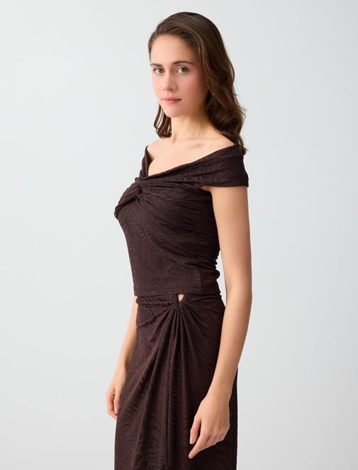 Düğümlü Yaka Düşük Omuz Dar Kesim Örme Bluz Kombini