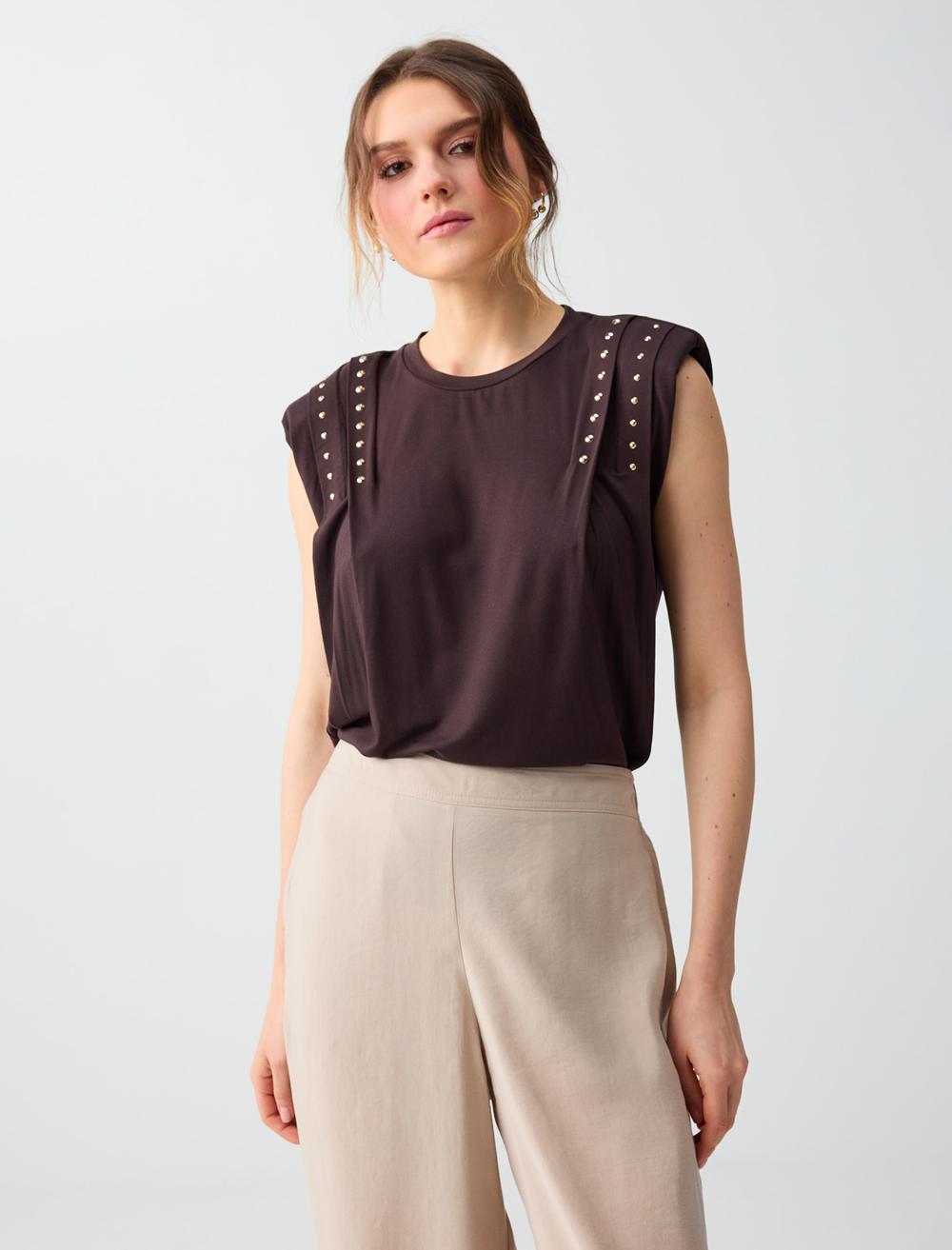 Yuvarlak Yaka Vatkalı Kolsuz Metal Detaylı Bluz