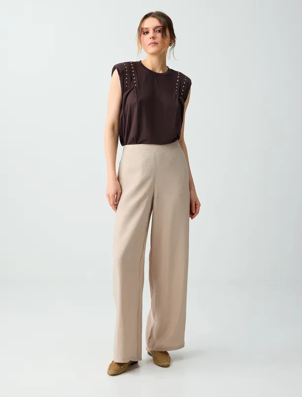 Bayan Kahverengi Yuvarlak Yaka Vatkalı Kolsuz Metal Detaylı Bluz