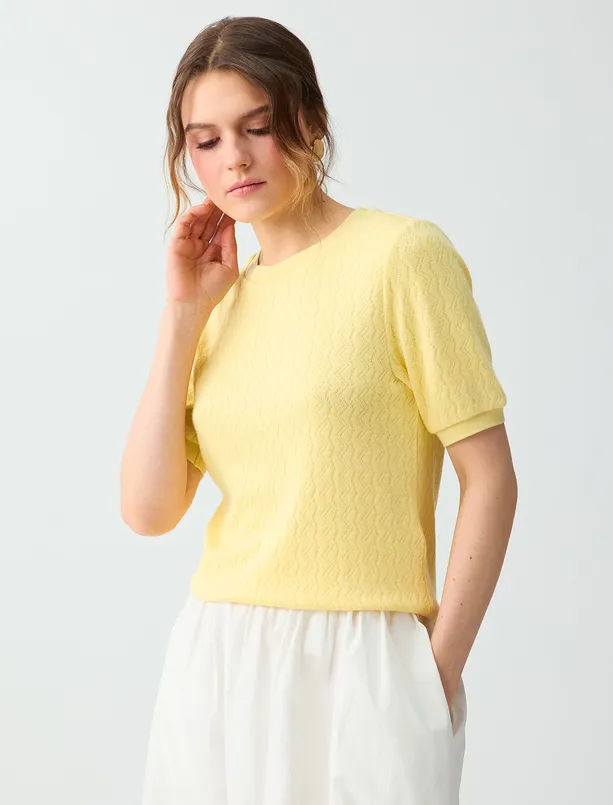 Bayan  Kısa Kollu Yuvarlak Yaka Jakarlı Örme Bluz