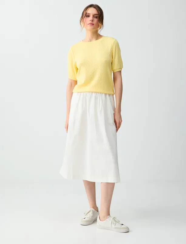 Bayan Sarı Kısa Kollu Yuvarlak Yaka Jakarlı Örme Bluz