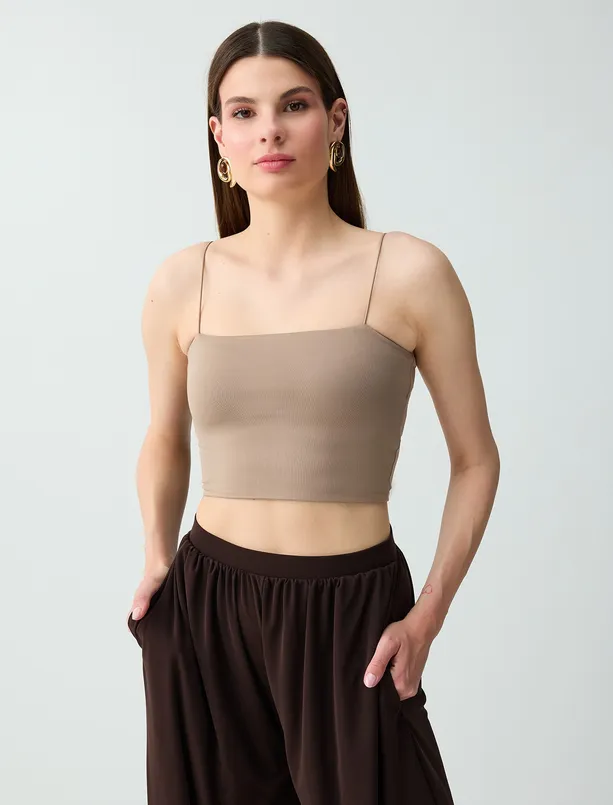 Bayan  Dar Kesim Açık Yaka Kısa Örme Bralet