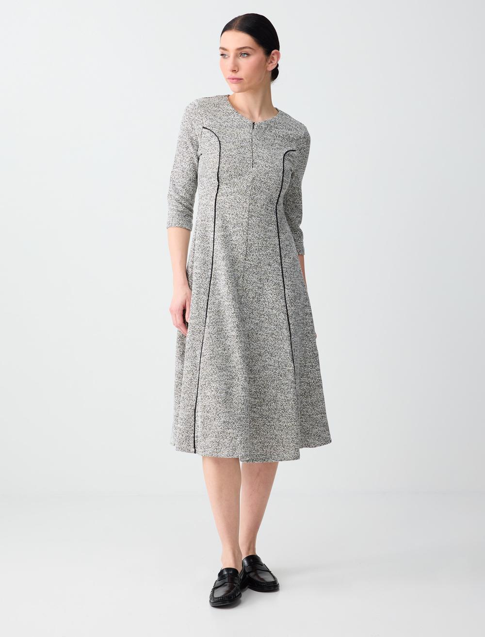 Dar Kesim Bisiklet Yaka Uzun Kollu Jakarlı Midi Elbise