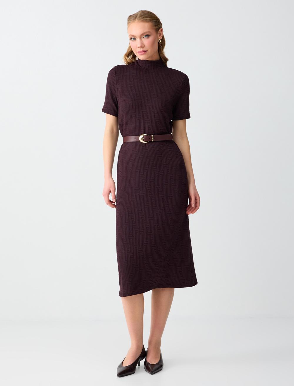 Dik Yaka Kısa Kollu Midi Örme Elbise