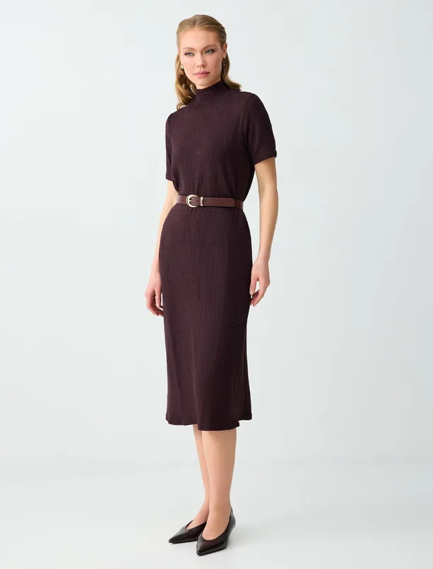 Bayan Kahverengi Dik Yaka Kısa Kollu Midi Örme Elbise