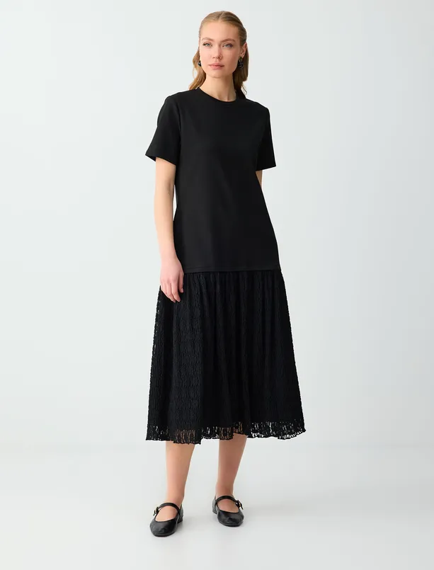 Bayan Siyah Bisiklet Yaka Kısa Kollu Dantel Detaylı Örme Midi Elbise