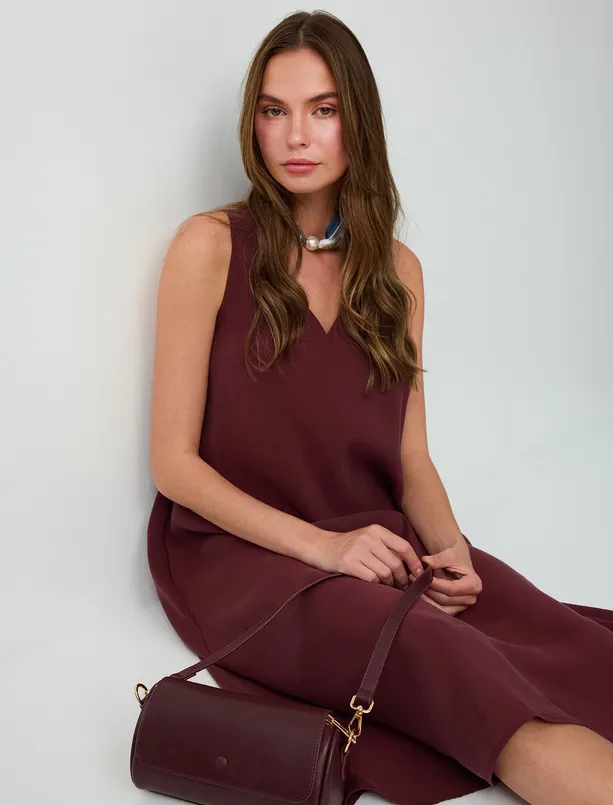 Bayan  V Yaka Rahat Kesim Kolsuz Dokuma Elbise